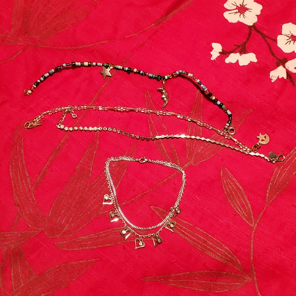 Lot of 4 anklets